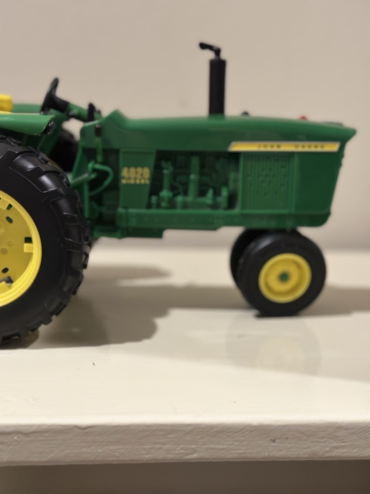 John Deere 4020 Diesel Tractor by Tomy with Sound and Lights 1:64 thumbnail 5