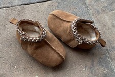 UGG Brown Suede Shearling Lined SlipOn Slipper Baby Toddler moccasin 02/03 EUC