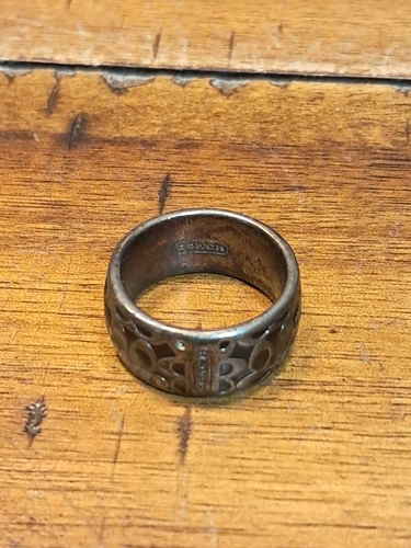 Coach “C” Logo Enamel G Tone Band Ring Size 7