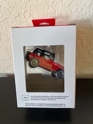 2024 Hallmark 1992 roter Jeep Wrangler Weihnachtsschmuck nur Walmart NEU + BOX - Bild 5 von 6