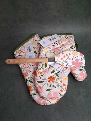 Martha Stewart 3-Peice Set (2)100% Cotton Oven Mitts & Wood/Silicon Spatula 