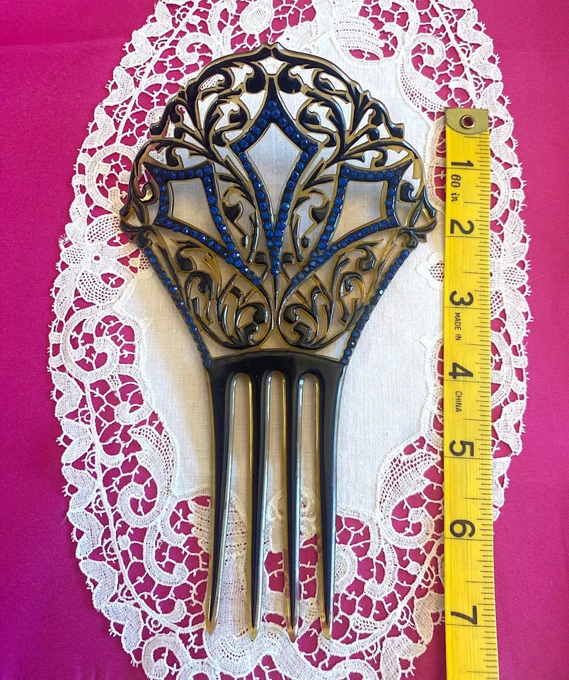 Excelente De Colección-Antigua Mantilla Celuloide Pelo Ornamentado PEINE Estrás Azul Foto 4 de 4