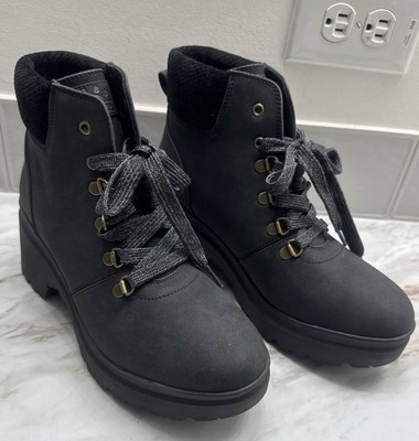 Bob s by Skechers 9.5 Womens boots Memory Foam With Heel.