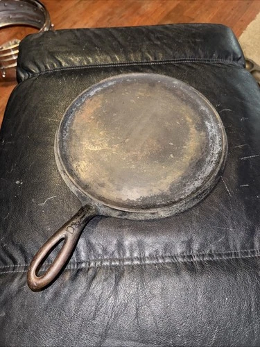Griswold Cast Iron Griddle #8 Slant Logo 738 A Cross X Base Erie Sits Flat