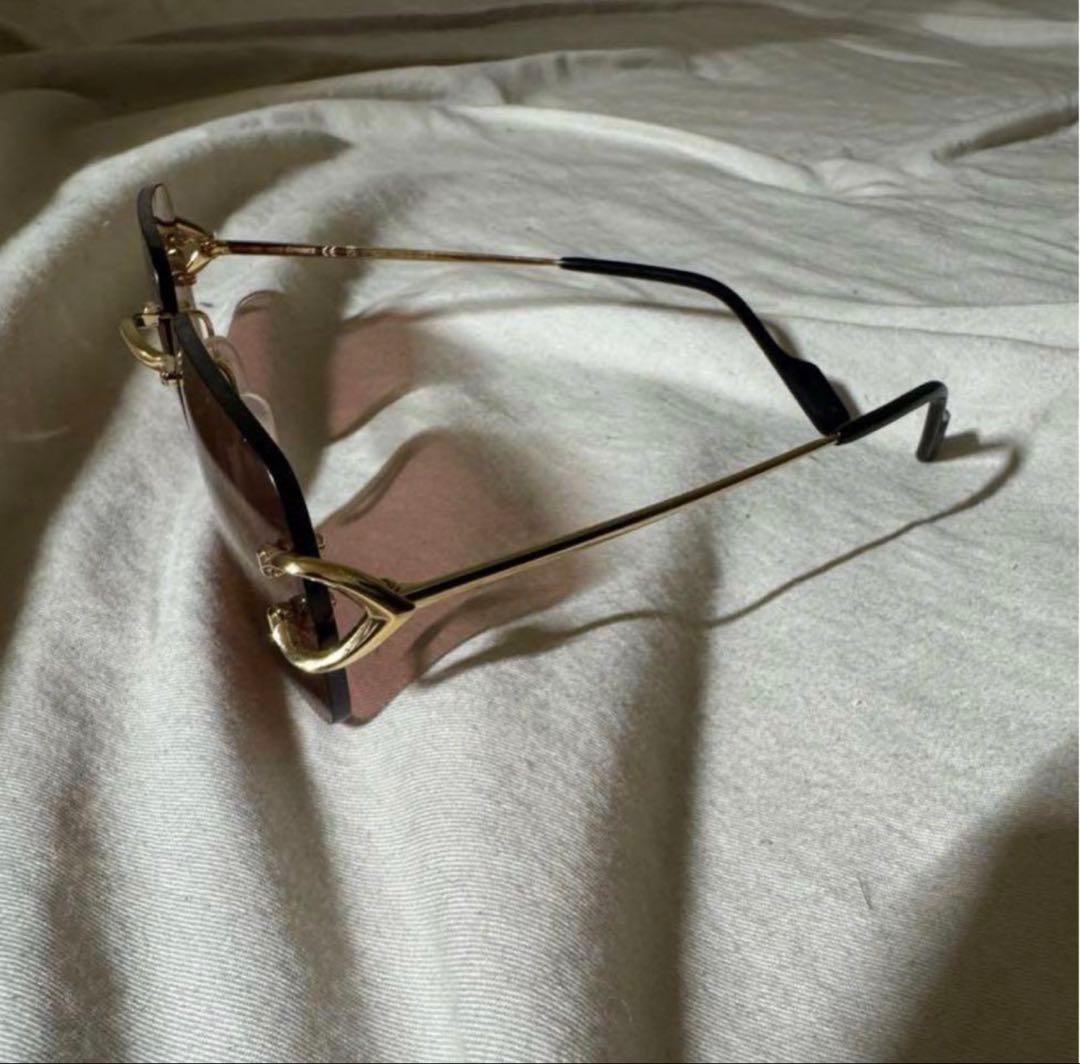 【ユチャ】Cartier ANAKIEサファイア ゴールド ハーフリム Cartier Gold Metal Frame Sunglasses with Purple Lenses Luxury