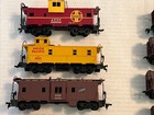 Lot Of 13 H O Scale Cabooses, Ore Cars, Freight Cars - Soo, CN, Milw., ATSF, UP — photo 3
