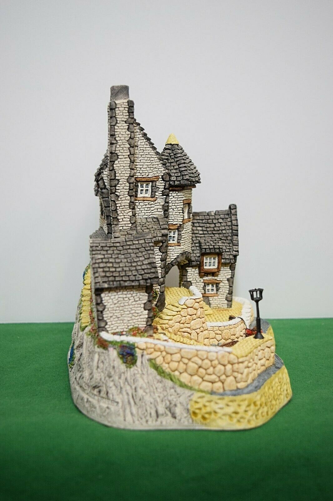 David Winter Cottages "Cornish Harbour" In its original box with a COA