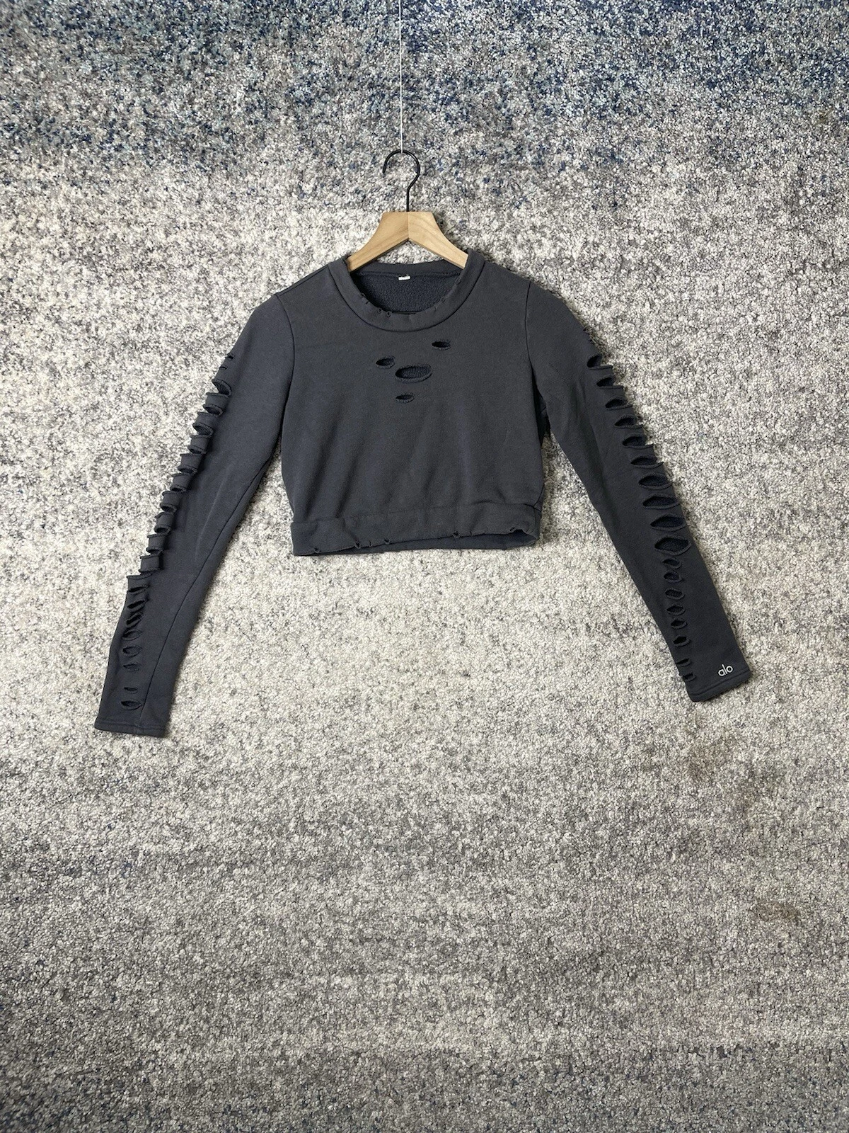 alo-yoga ripped warrior crop pullover top sweatshirt