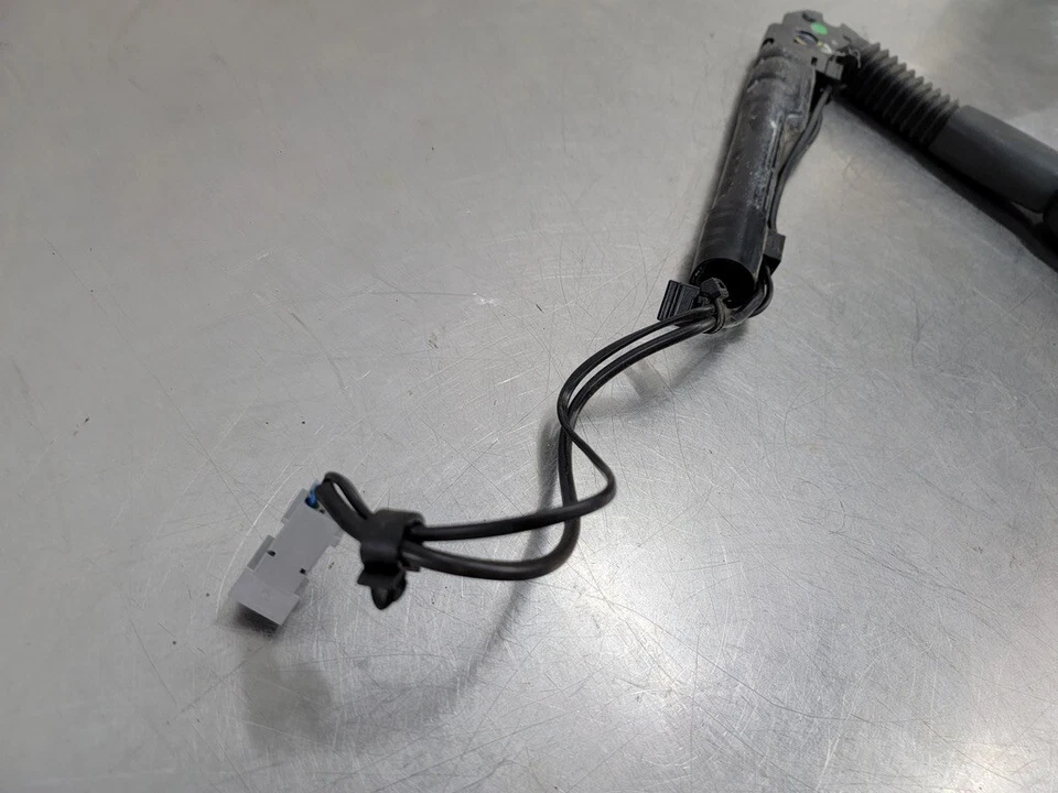 06-13 BMW E90 E92 3 SERIES 328i 335i FRONT RIGHT PASSENGER SEAT BELT BUCKLE OEM - Image 3 of 4