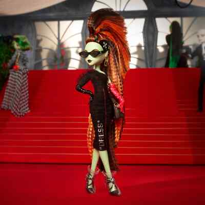 その他 off-white monsterhigh electra melodydoll Off-White c/o Monster High Electra Melody Doll | eBay