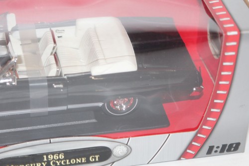 Nuovo con scatola - Road Signature scala 1:18 auto pressofusa 1966 Mercury Cyclone GT nero #92628 - Foto 4 di 7