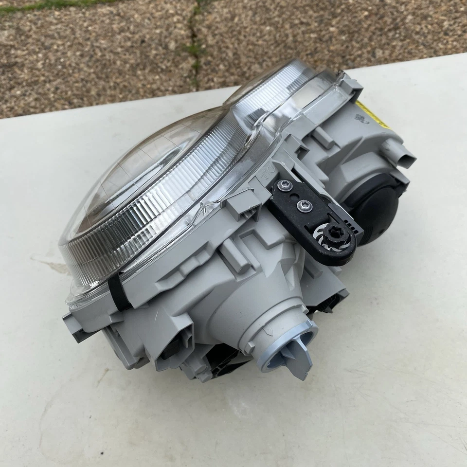 Conjunto de faros LH para conductor OEM 2001-2007 W203 NUEVO DE STOCK genuino Mercedes OEM 203-820-15-59 Foto 3 de 4