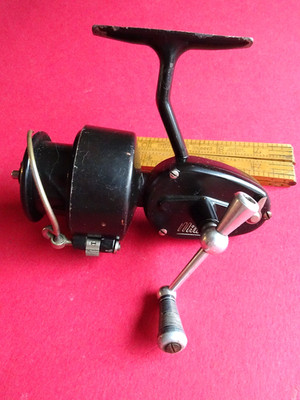 GUTE VINTAGE FRÜHE 3. MODELL MITCHELL (300 GRÖSSE) SPINNROLLE UM ENDE 1940er