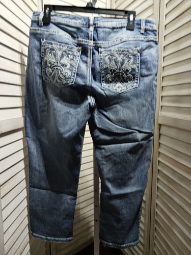 Apt 9 Womens Capri Pants Size 16 Light Blue Denim Embroidered Pockets Rhinestone - Picture 8 of 18