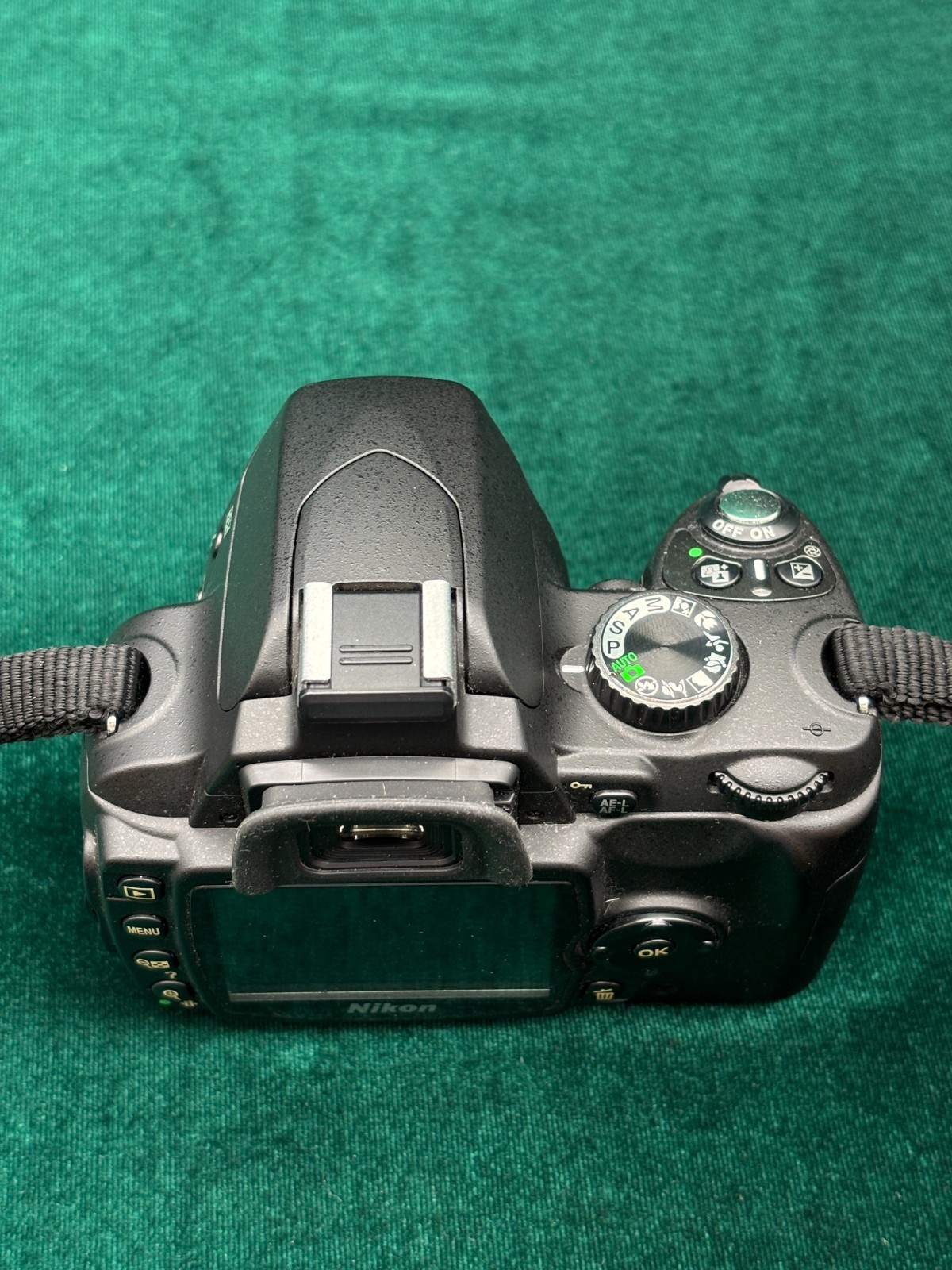 Corpo fotocamera Nikon D60 10,2 MP per parti di ricambio foto 6