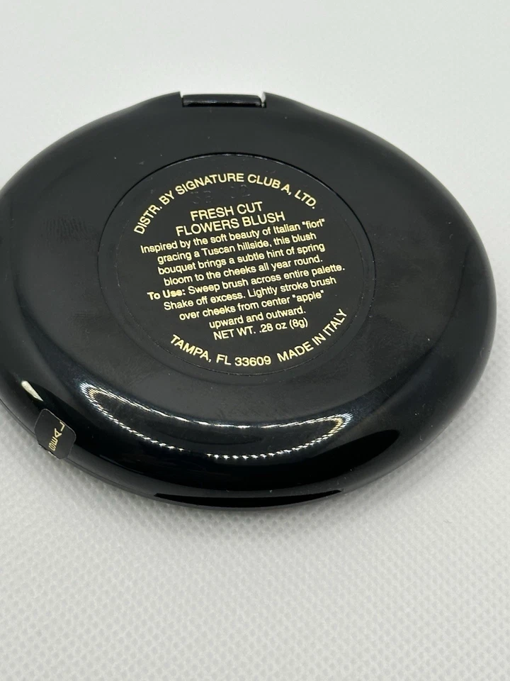 Blush em pó Signature Club A FRESH CUT FLOWERS 0,28 oz/8 g FEITO NA ITÁLIA - Imagem 4 de 4