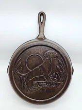 Clean 1990's Lodge Cast Iron 3-Notch Wildlife Series Dog Skillet 10-1/2"