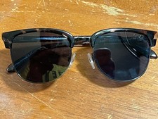 QUAY Evasive Sunglasses Matte Polarized 126 Smoke Gray Lenses 53 20-150