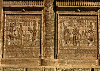 Pharaon offrant des sacrifices à Hâthor
