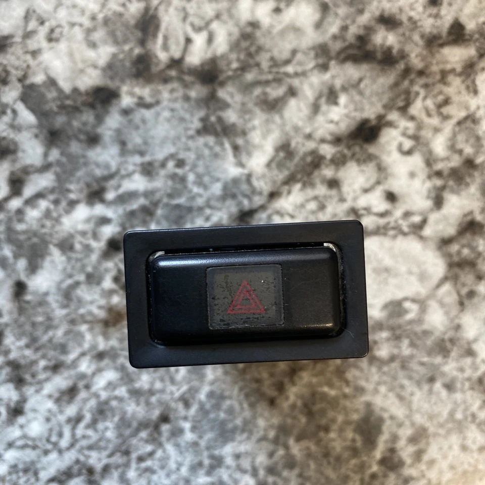 92 93 94 95 1994 TOYOTA PASEO INTERRUPTOR PELIGRO BOTÓN OEM Foto 2 de 4