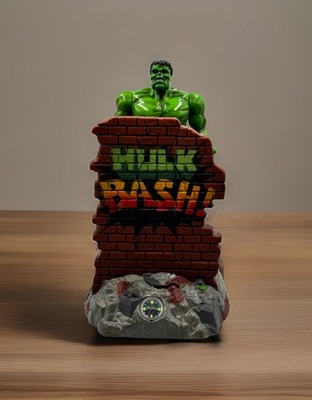 2002 Marvel Incredible Hulk Action Wall Bash Clock Bank Way Out Toys Works
