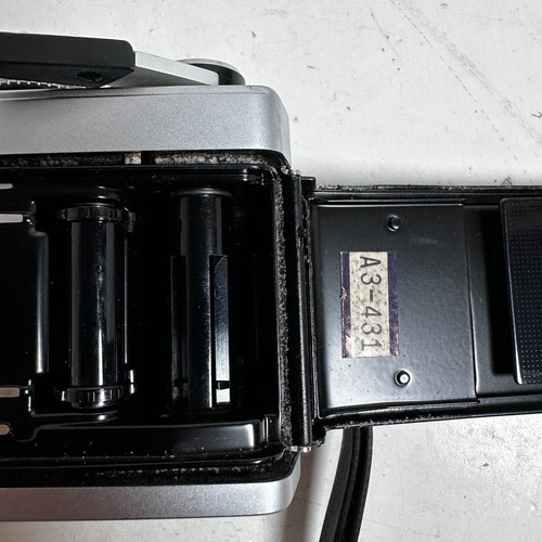 Vintage Olympus OM-1 Black Silver Portable 35MM Classic Compact SLR Film Camera - Picture 18 of 21