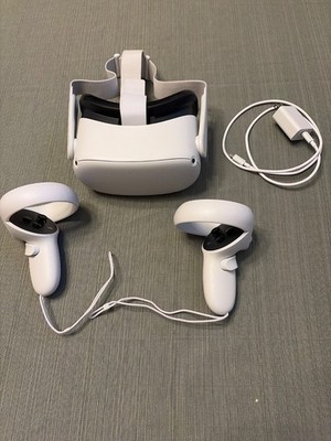 oculus quest 2 headset and controllers