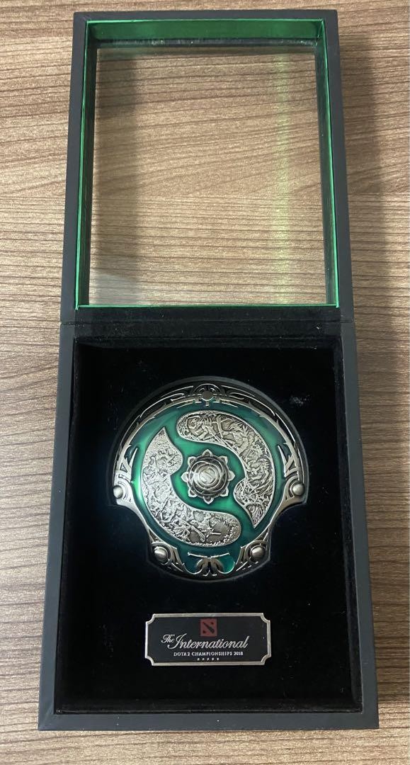Dota 2 The International 2018 トロフィー Dota 2 TI 2018 Collector Aegis Green 1 5 Scale Figure
