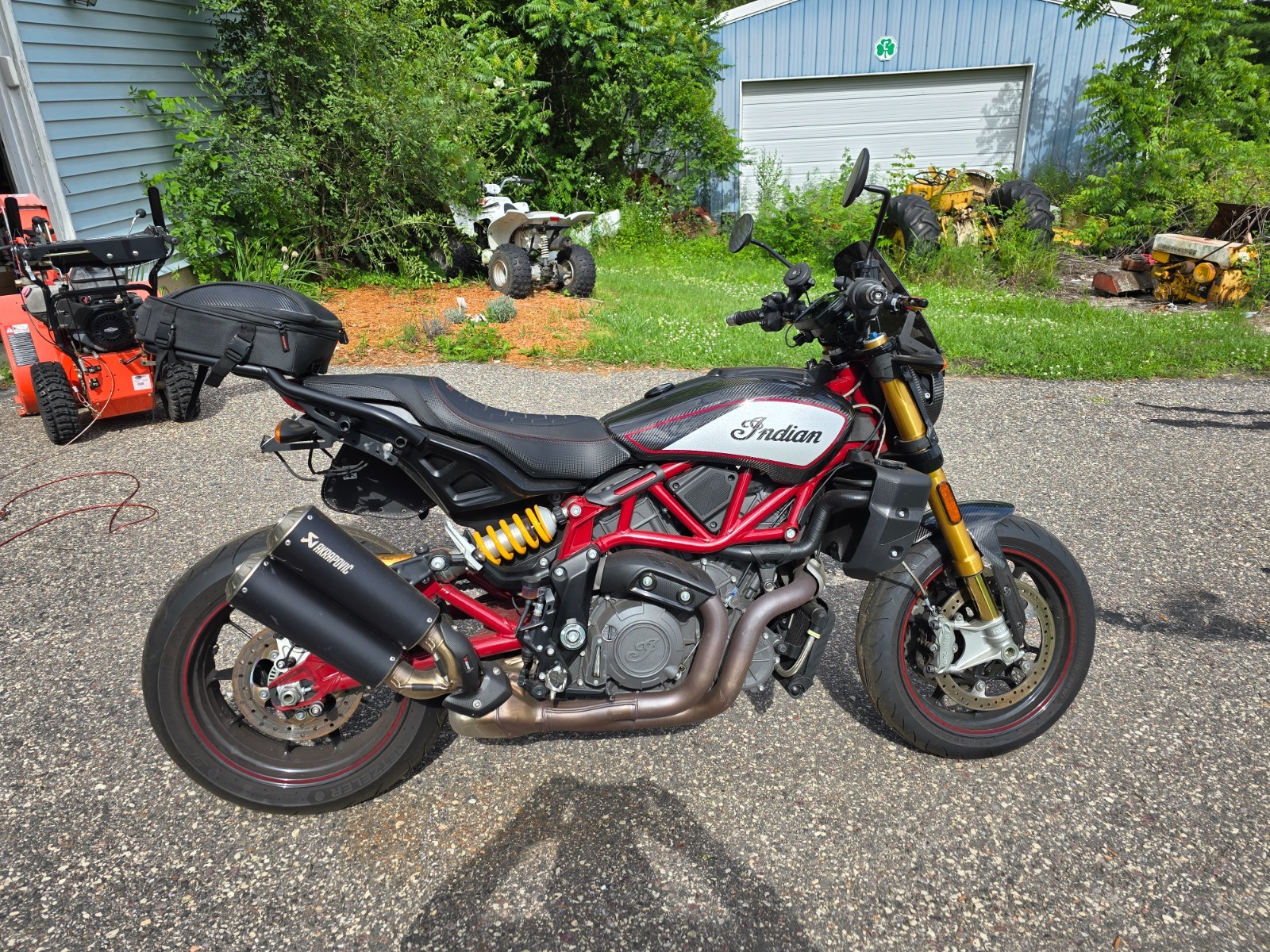 2022 INDIAN FTR R CARBON