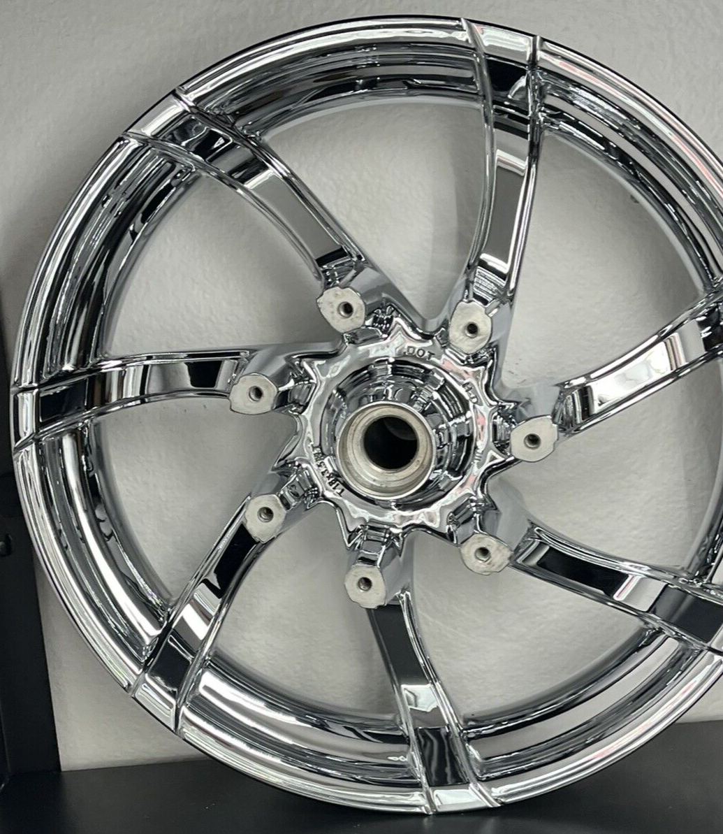 Harley 18x3.5 CVO FRONT AGITATOR OEM 2009-19 CHROME Wheel TOURING
