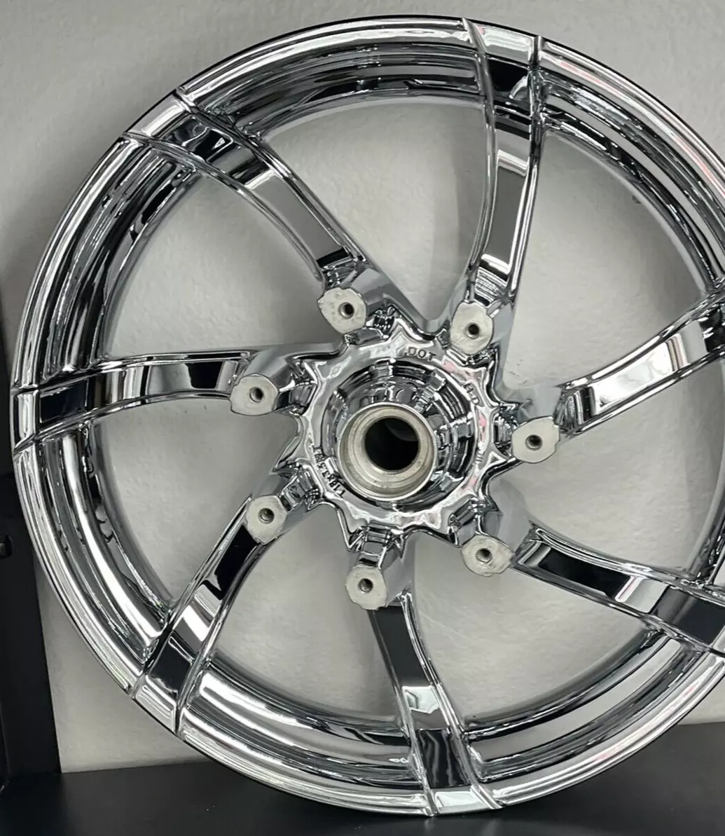 Harley 18x3.5 CVO FRONT AGITATOR OEM 2009 19 CHROME Wheel TOURING