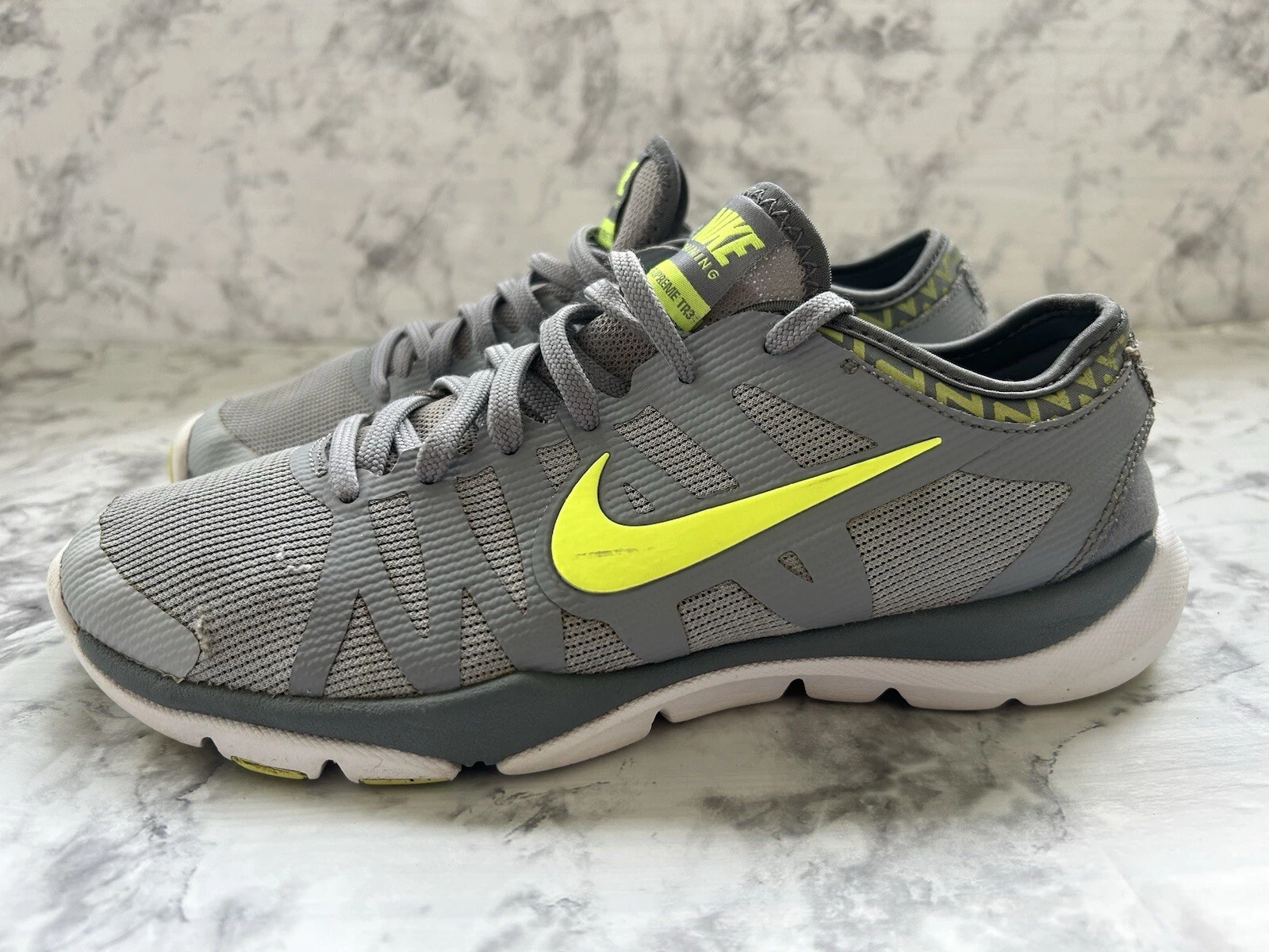 Baskets de course femme Nike Flex Supreme TR 3 pointure 8 683138 005 grises