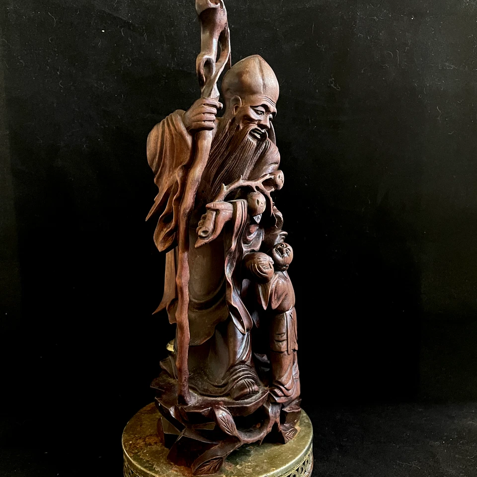 Una figura china tallada huangyang de Shou, siglo XIX H: 12 3/4, W: 5 1/2 pulgadas. Foto 2 de 4