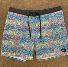 Quiksilver Shorts Mens 38 Highline Board Surf Swim Beach Performance Geo Print