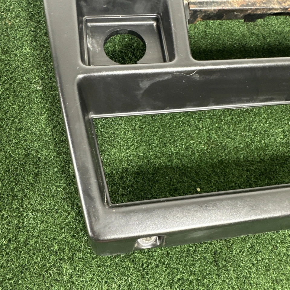 1987-1994 Nissan OEM D21 пикап Pathfinder центр радио ободок отделка 68260-01G00 - Изображение 2 из 4