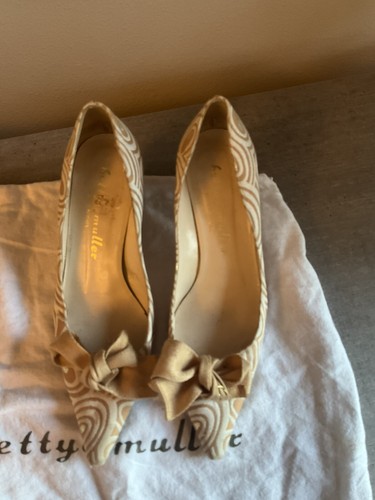Bettye Muller Schleife Pumps spitz zulaufend Kätzchen 3" Heels Gr. 36M