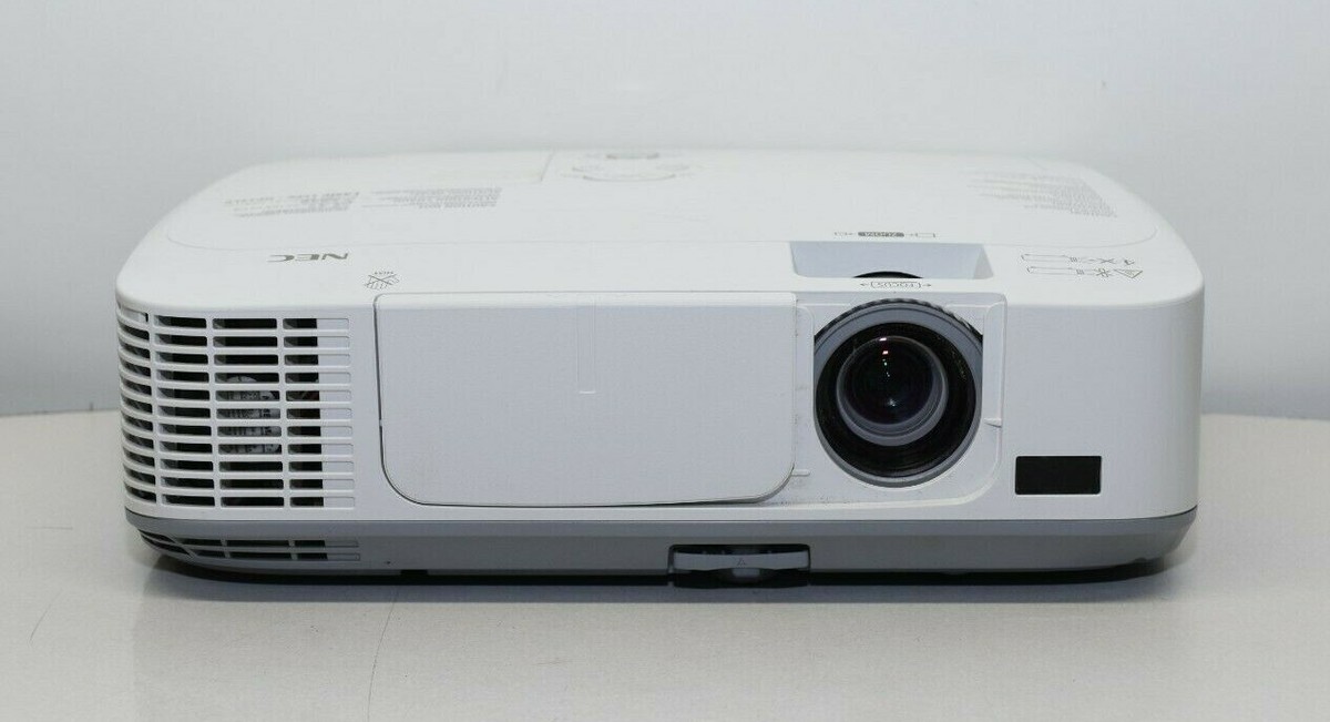 NEC NP-M311X LCD Projector 3100 Lumens HDMI XGA 2700 Used
