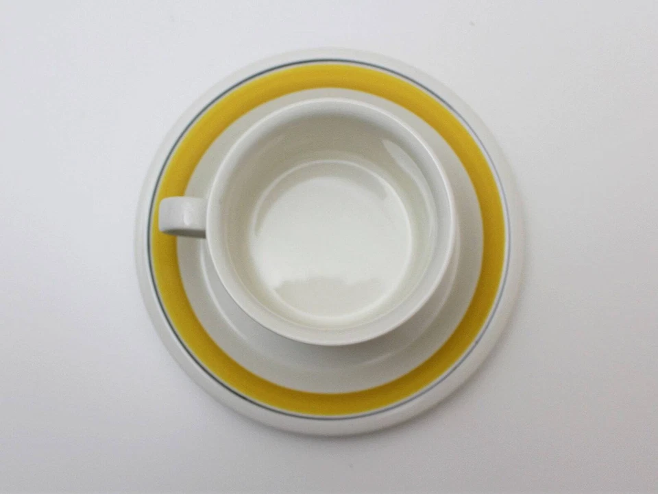 Taza de té y platillo Arabia Finlandia Faenza Peter Winquist mediados de siglo amarillo moderno Foto 3 de 4