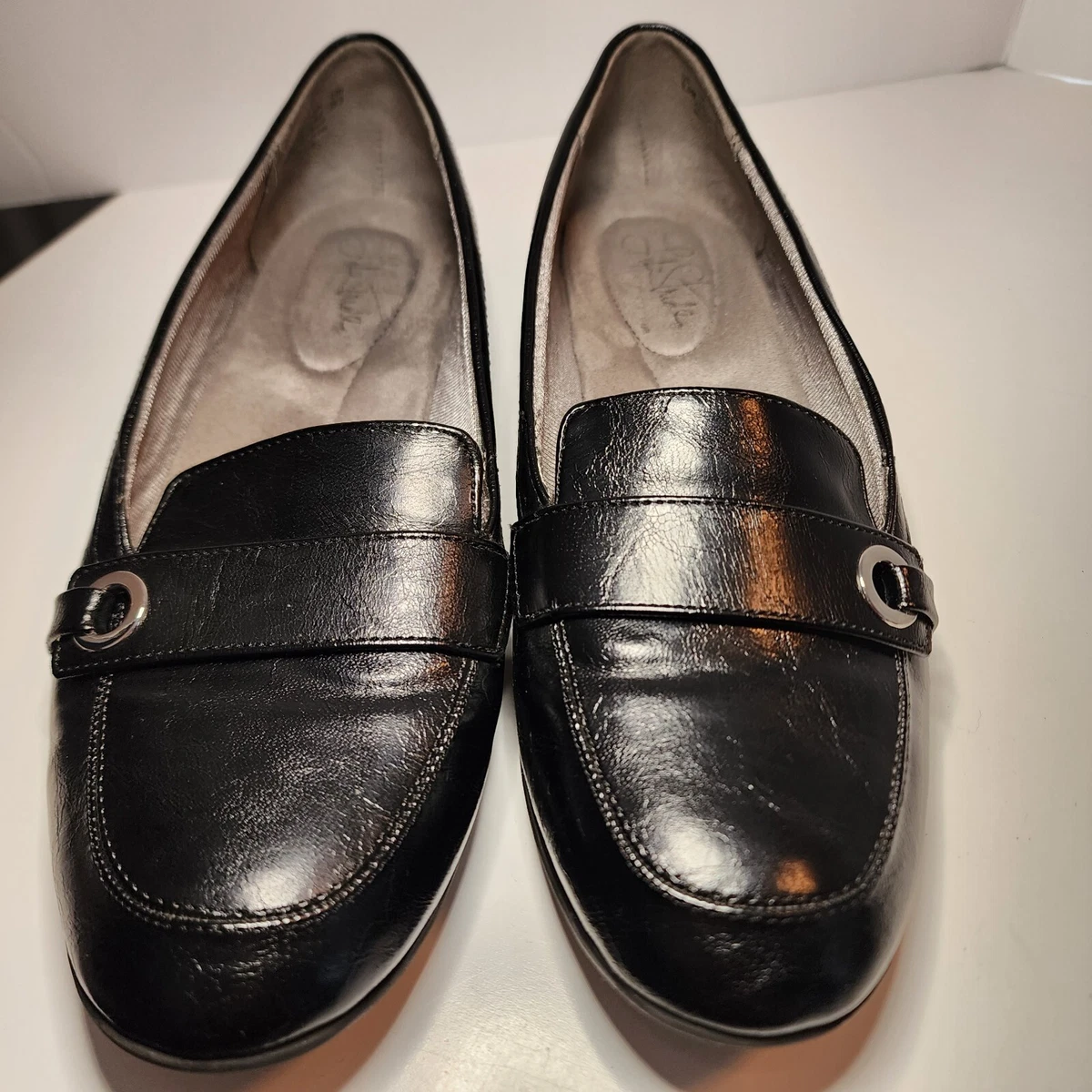 Life deals stride loafer