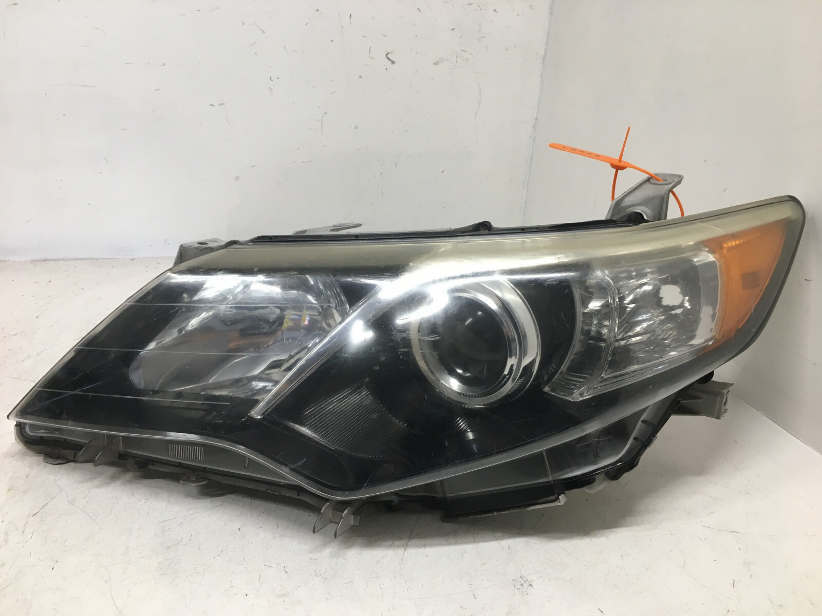 Toyota Camry SE 12-14 Left Driver Side Projector Headlight Lamp OEM 81150-06800-image