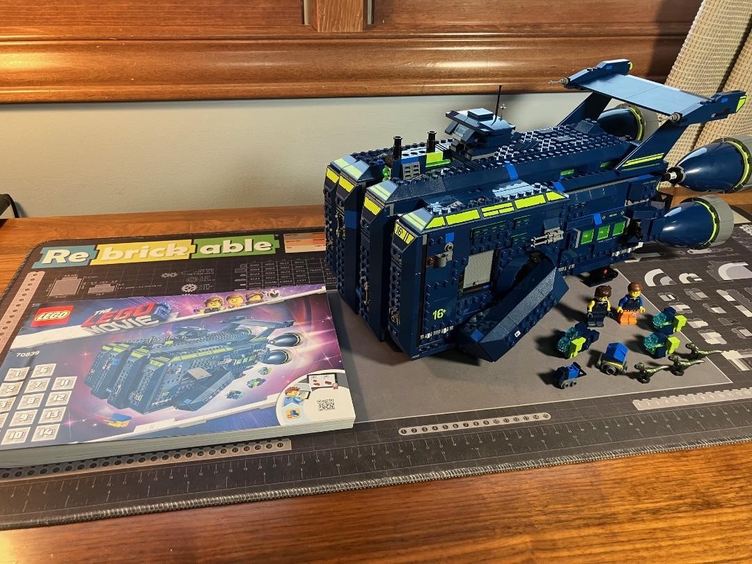 LEGO The LEGO Movie 2: The Rexcelsior (70839) 100% complete w/ all figs manual