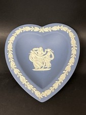 Wedgwood Jasperware Herz Schmuck Schale blau wei&szlig; Dancing Hours Vintage Tablett
