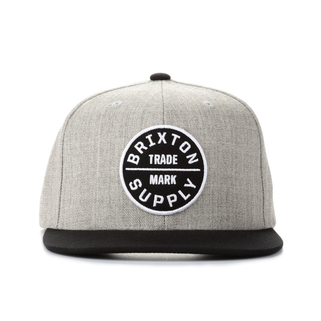 Бейсболка Brixton Oath III Snapback светло-серый верескчерный с 6 вставками 6590₽
