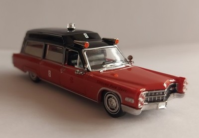 Brekina 19780 Cadillac Miller Meteor Chicago Fire Department 1966 Red/Black OVP