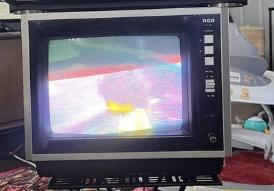 Vintage RCA XL-100 Color CRT TV 9'' Retro Gaming Portable Television EMR295E 1986