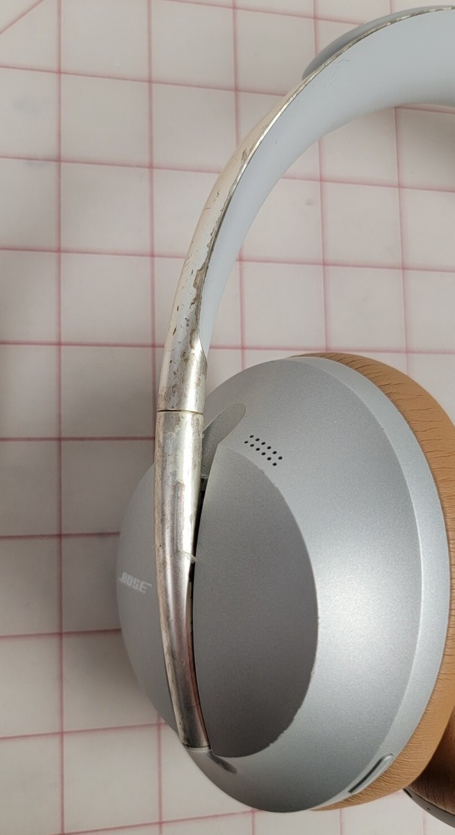Bose NC 700 Over-Ear Noise-Cancelling Headphones Silver With Case
