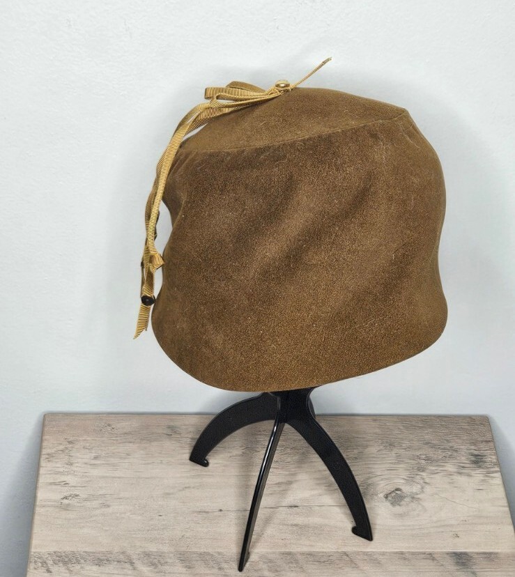 VTG 1950s Evelyn Veron Brown Velour Cloche Hat Union Made View 2
