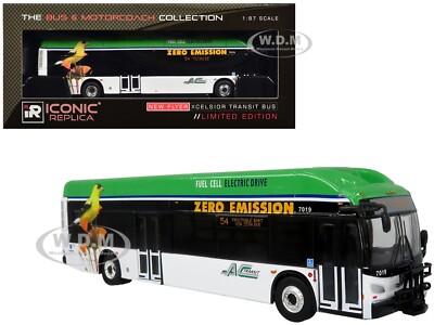NEW FLYER XCELSIOR XHE40 BUS ''AC TRANSIT'' 1/87 MODEL BY ICONIC REPLICAS 87-0535