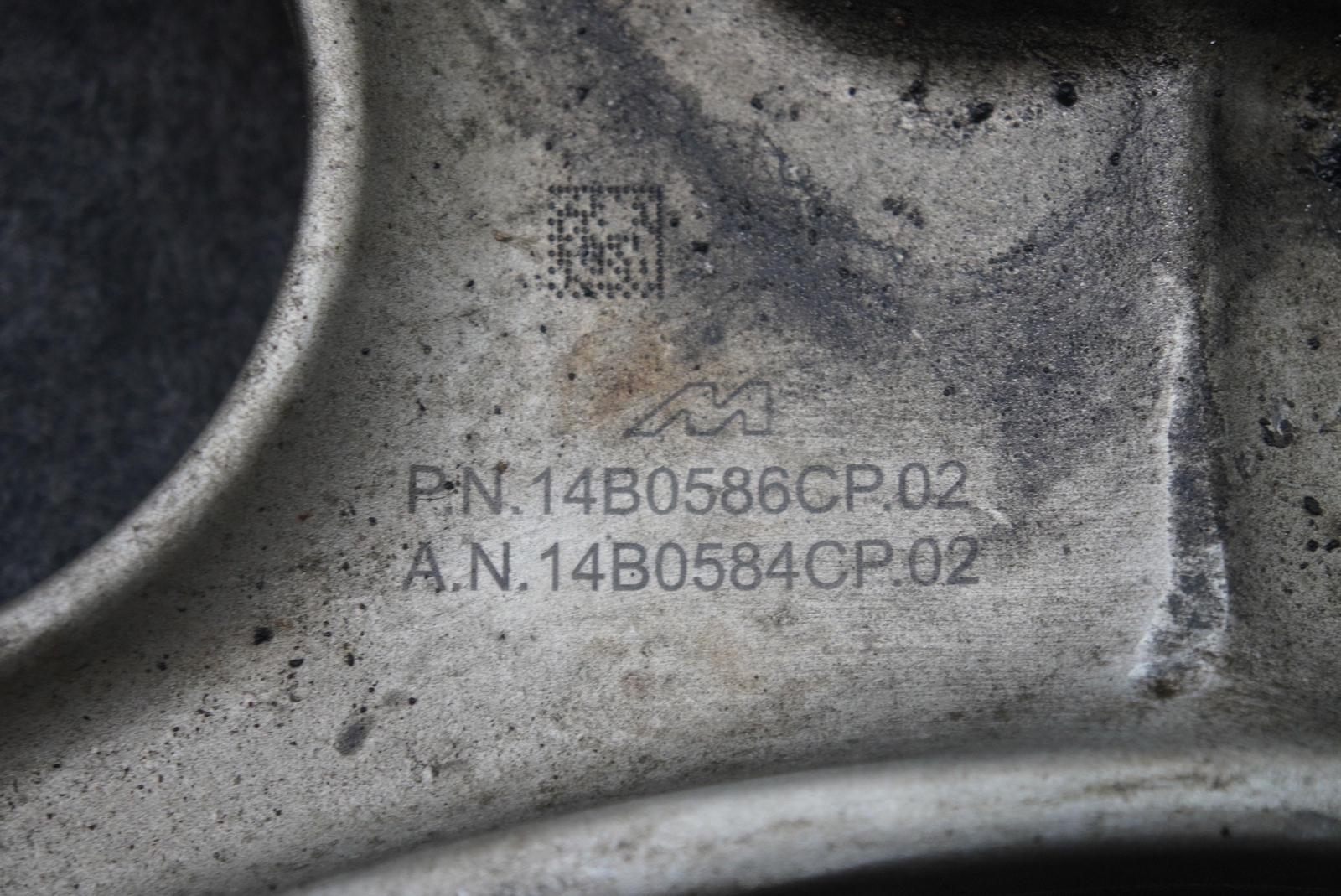 Rear Suspension Left Lower Control Arm 14B0586CP OEM McLaren 720S 2020