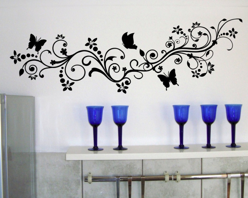 Wandtattoo Blumenranke mit Schmetterlingen 25 Farben 7 Größen Wandsticker Deko